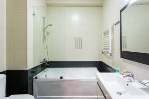 4BR Apartment with City Center View