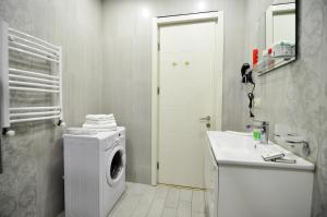 4BR Apartment with City Center View