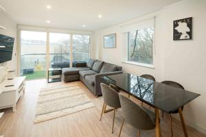 Bright one bedroom with balcony