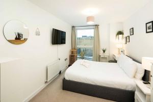 Bright one bedroom with balcony