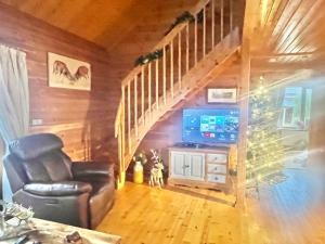 Norfolk lodge with hot tub