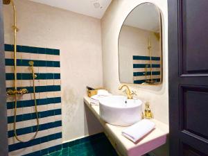 Maison Meurisse KHAMSaPrivate pool and breakfast