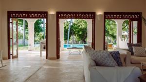 Mediterranean Style 6 Bedroom Villa