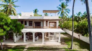 Mediterranean Style 6 Bedroom Villa