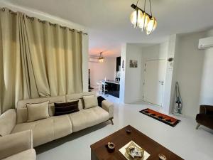 Swan Lake 3BR with Roof & Terrace