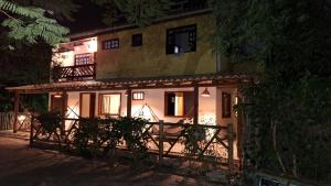 Casa 3 quartos praia do forte poucos metros da praia