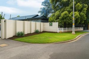 Stylish 1 Bed Self Catering Near OR Tambo