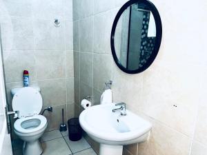 Stylish 1 Bed Self Catering Near OR Tambo