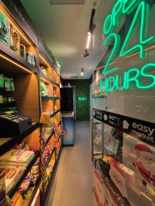 Apto arejado com vista parcial do mar, tudo a pé!