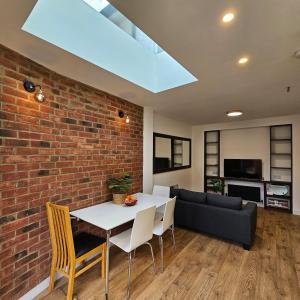 Short and Long Stays East London 4 Bed House with Parking and Garden EcuaStay