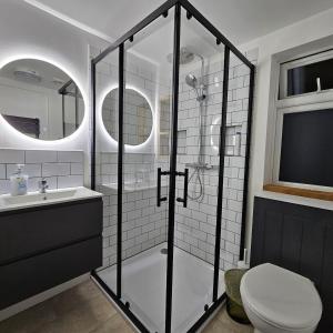 Short and Long Stays East London 4 Bed House with Parking and Garden EcuaStay