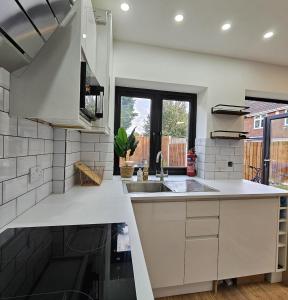 Short and Long Stays East London 4 Bed House with Parking and Garden EcuaStay