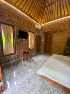 Kamanaya Sayan Quiet and Peaceful Cabin House