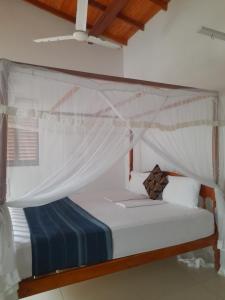 Shanika Beach Inn