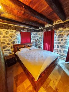 Taş Devri Konaklama