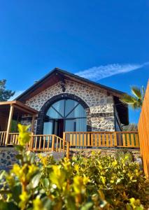 Taş Devri Konaklama