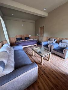 The Himalayan Peradise