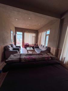 The Himalayan Peradise