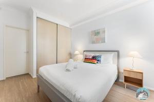 Sunny 2BR Brickworks Apartment Near Parramatta