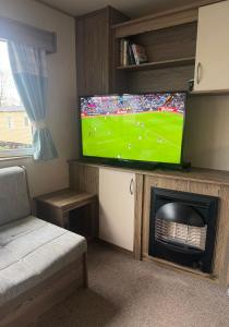 Cozy Caravan at Tower Lawn, Haggerston Castle Perfect Family Getaway