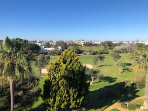 Sonnige und ruhige Ferienwohnung am Golfplatz von Costa Ballena