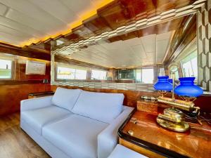 Mimou Yacht location statique en bed&breafast