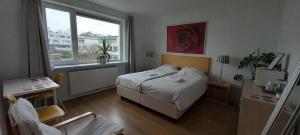 private rooms in luxury villa, free parking, close to the center