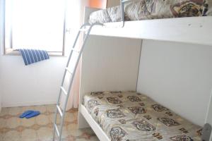 Colourful flat next to the beach-Beahost