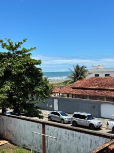 Casa com piscina a 50 metros do mar