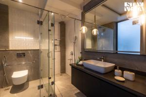 StayVista at Louise Cottage - Jacuzzi & Heater