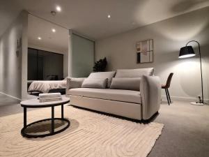 Melbourne City Escape Near QV Market