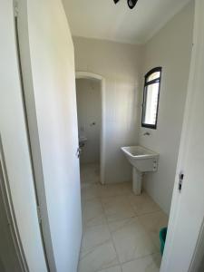 Enseada 4 quartos 700 metros da praia