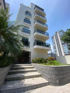 Enseada 4 quartos 700 metros da praia