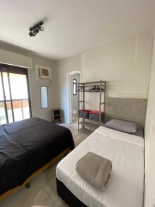 Enseada 4 quartos 700 metros da praia