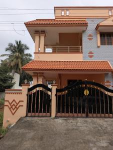 Lakmo Luxury Guest House