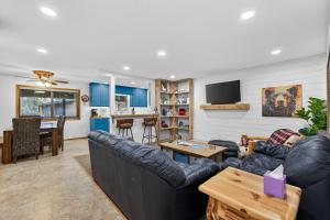 Evergreen Escape- Walk to Downtown & Boattrailer Parking!