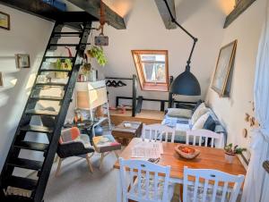 Cozy Haven - Bright small rooms, easy public transport