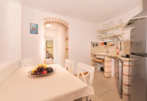 Villa Weiße Feder near Fazana for 5 persons with small heated pool & sea view - only 1,2 km from beach