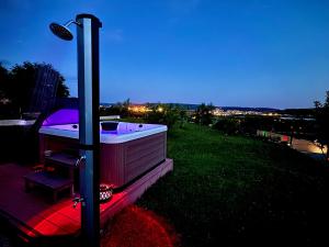 Mini Villa Marta - Full Privacy, Jacuzzi and BBQ Lounge near Split