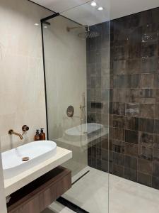 Апартаменти просторі 2 кімнати на Монастирський