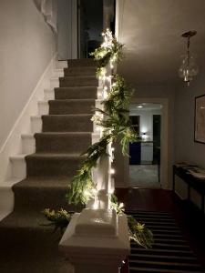 Hot Tub, 2 Blocks to Downtown Saugerties, Sleeps 8