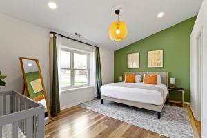 Casa Verde -Single-Story, Huge backyard, Baby crib