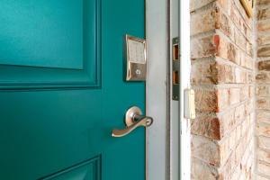 Casa Verde -Single-Story, Huge backyard, Baby crib