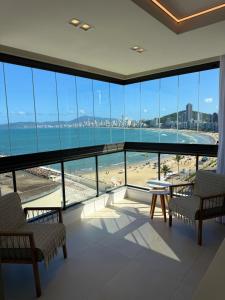 Apartamento Frente Mar com vista praia em Itapema