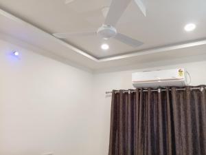 DWARKA HOME STAY AC family only