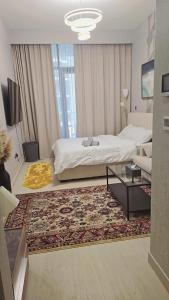 Luxure Studio with Pool View