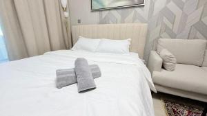 Luxure Studio with Pool View