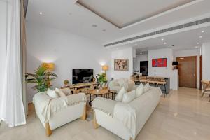 Waves - Grand Palm Escape - Sea-View Massive 1BR Luxury