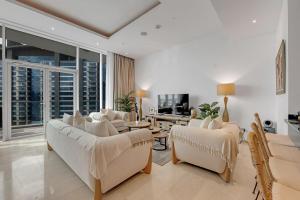 Waves - Grand Palm Escape - Sea-View Massive 1BR Luxury