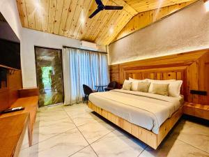 Living On The Edge A Luxury Rooms With Mountain View & Balcony